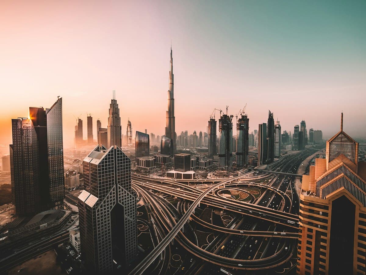 Gratte-ciel de Dubaï au crépuscule