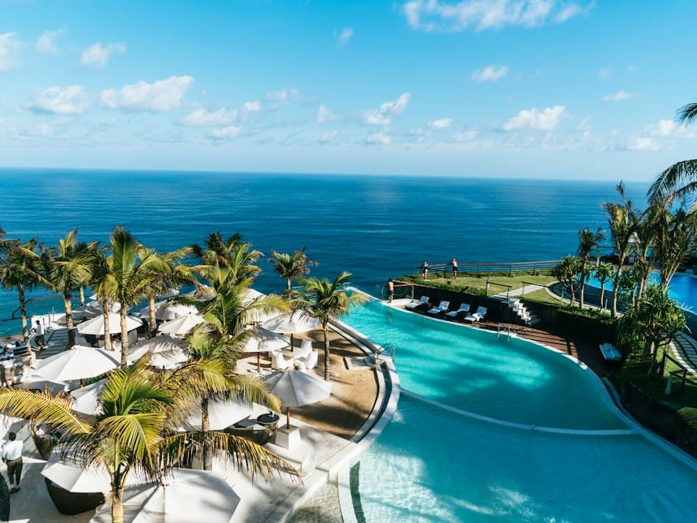 Resort les pieds dans l'eau