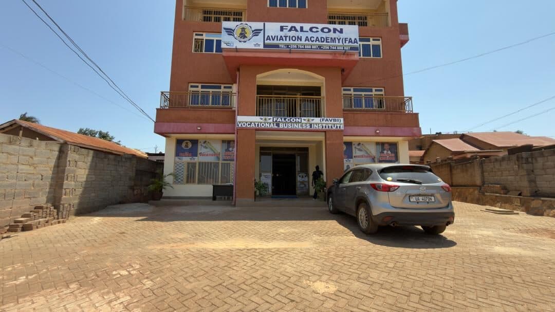 Façade de la Falcon Aviation Academy à Kampala
